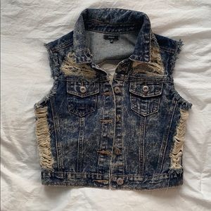 Denim ripped half vest